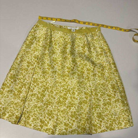 Banana Republic Floral Chartreuse Silk Pleated Skirt Size 0 Petite - Picture 5 of 6